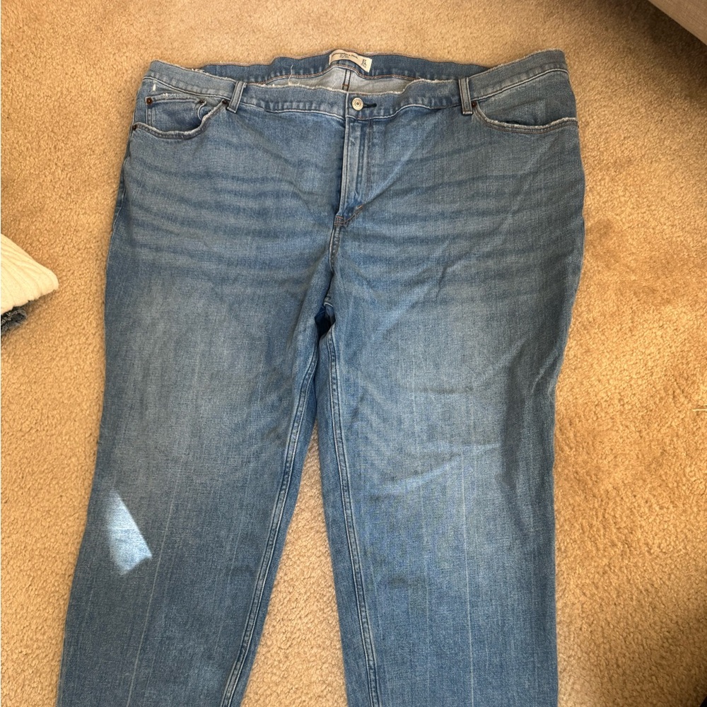 Abercrombie and Fitch, the Mom high-rise Jean